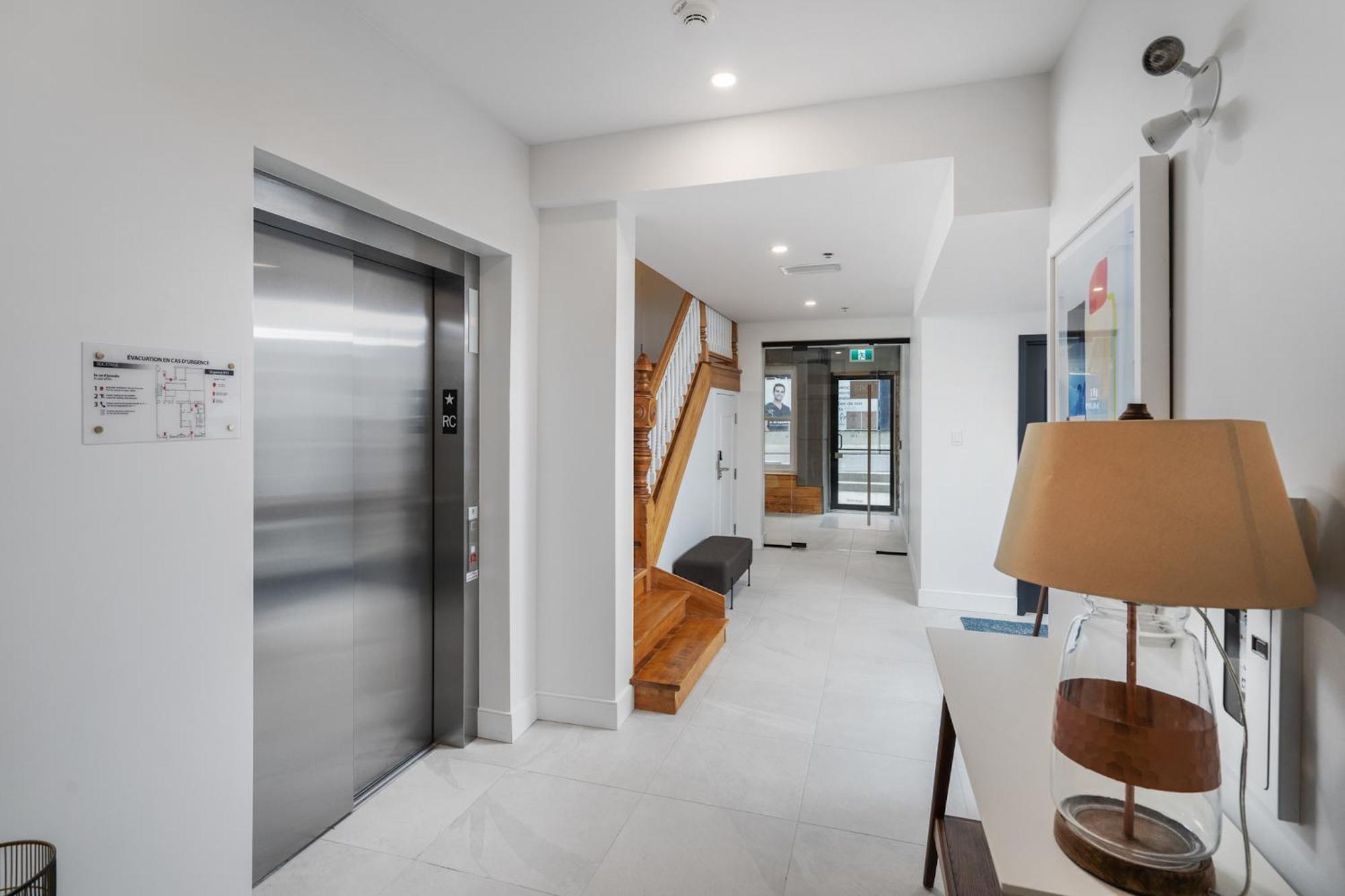 Sonder Gare Saint Denis Aparthotel มอนทรีอัล ภายนอก รูปภาพ